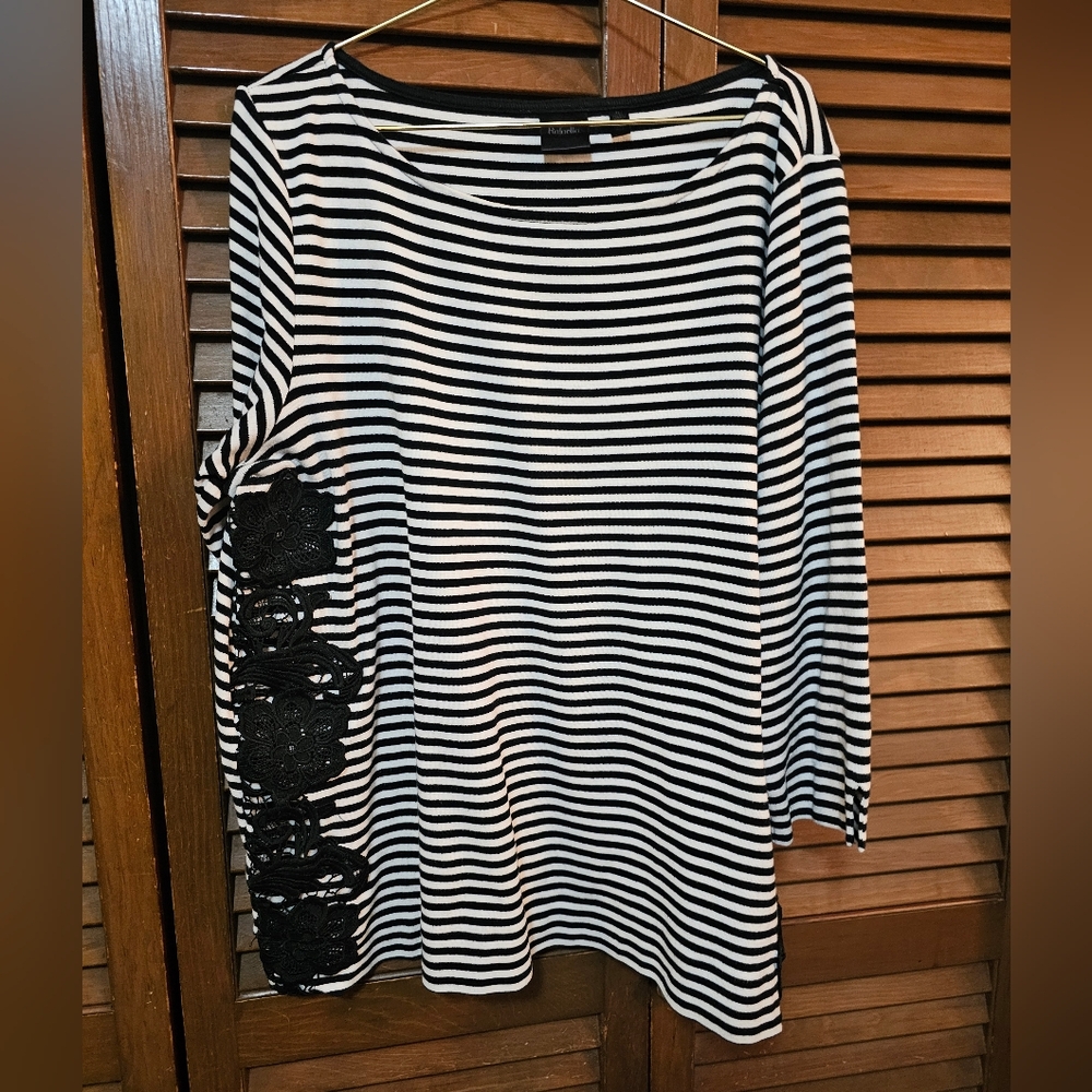 Rafaella Black & White Striped Top Floral Lace Side Detail Size XL Chic Casual